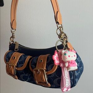 5/$25🎀Hello Kitty Floral Pink Keychain